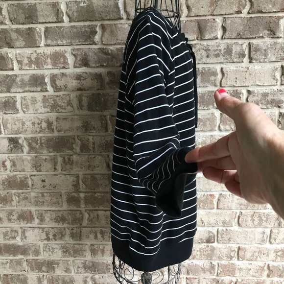 Torrid Black Stripe Lace-Up Fleece Sweatshirt Torrid 0 Size 10-12 Raglan Sleeves - Picture 8 of 12